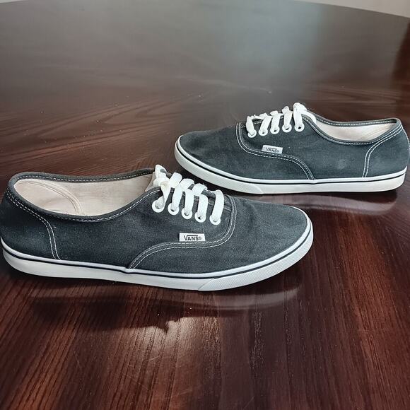 Vans off The Wall Authentic Black/White Low Top Lace Up Canvas Sneaker Women 9.5 - Picture 2 of 8